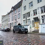 Studio Seven - Tallinn Old Town Apartment